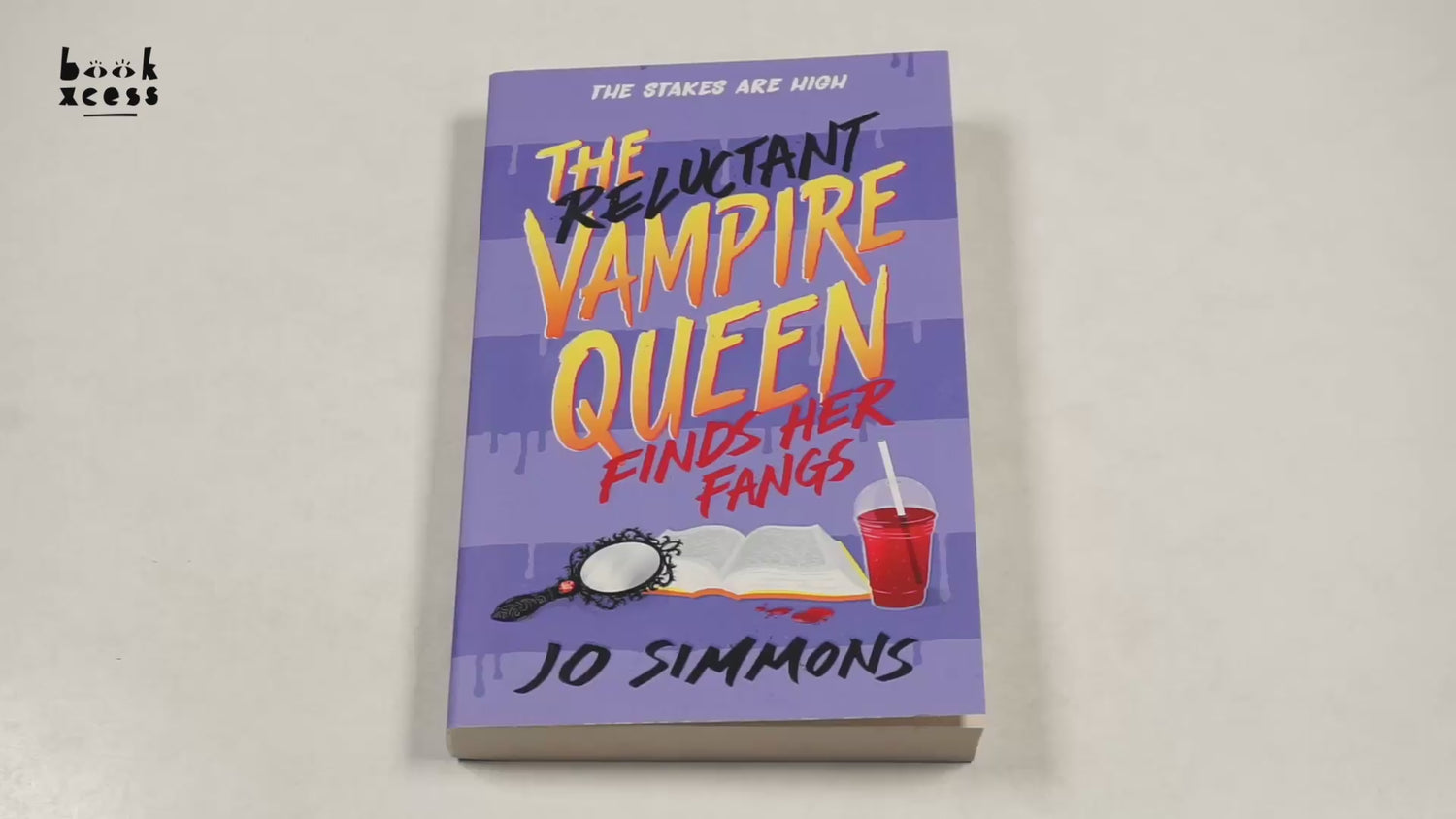 The Reluctant Vampire Queen Finds Her Fangs (The Reluctant Vampire Queen 3) by Jo Simmons – book cover