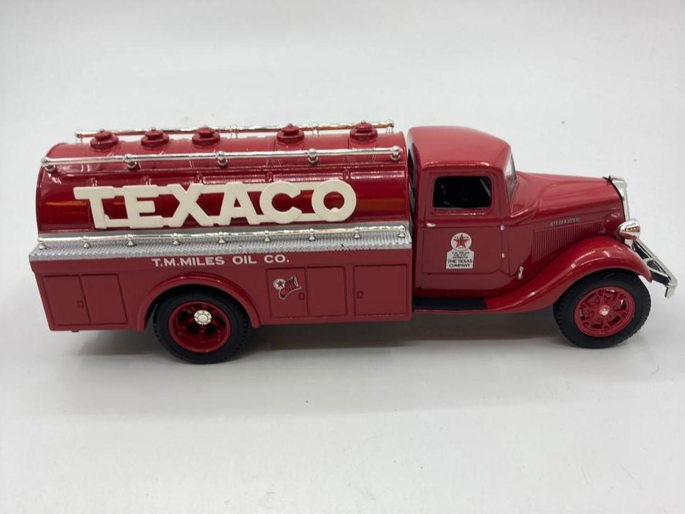 1939 STUDEBAKER TANKER BANK- TEXACO