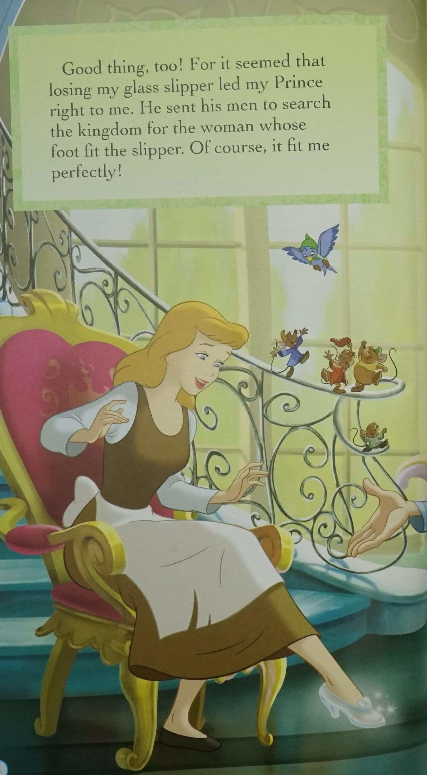 Disney Princess: Dazzling Moments Storybook And Glitter Globe