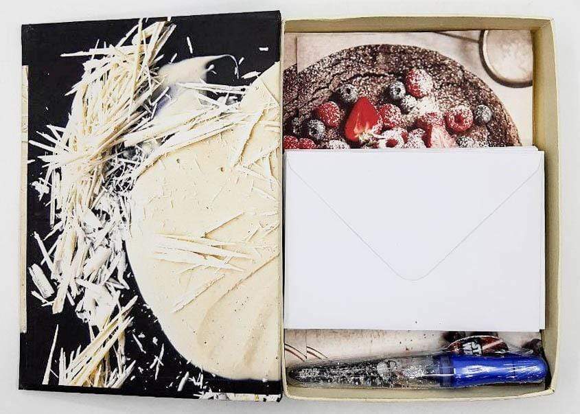 GREEN BLACK LETTER WRITING BOX WITH RIBN (GREEN & BLACK'S CHOCOLATE)