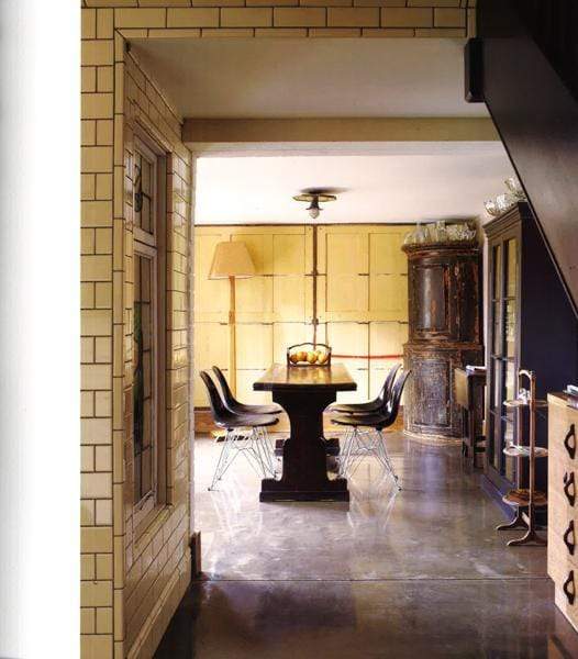 Living Modern: The Sourcebook For Contemporary Interiors