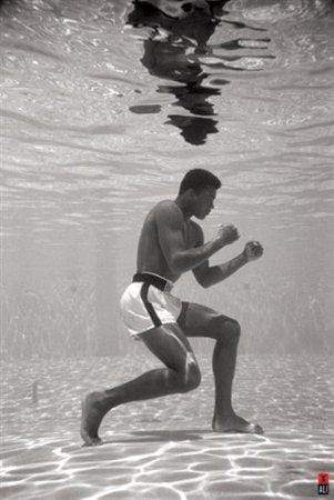 Poster: Ali Underwater (60 cm X 91.5 cm)