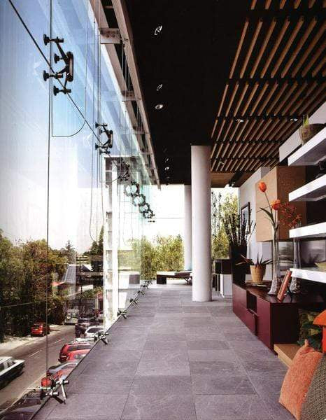 Shopping Experience: Store & Showroom (Hb)