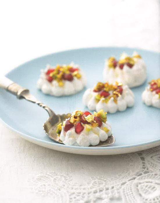 Treat Petite: 42 Sweet And Savoury Miniature Bakes (Hb)